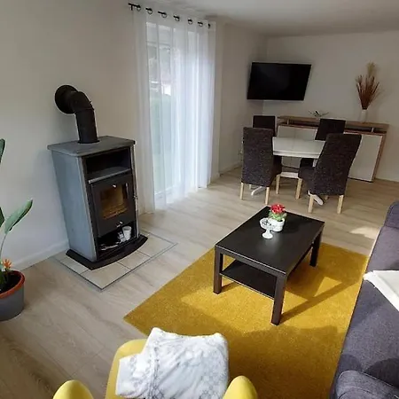Renoviertes Ferienhaus In Ruhiger Lage Am Schweriner See Hébergement de vacances *