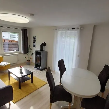 Renoviertes Ferienhaus In Ruhiger Lage Am Schweriner See Hébergement de vacances *