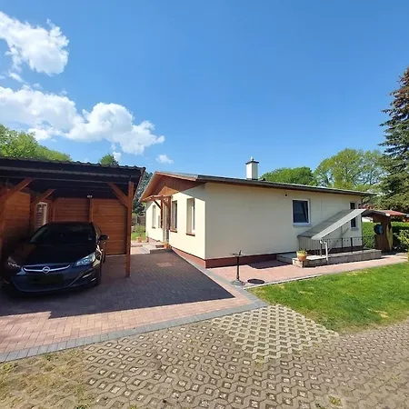 Renoviertes Ferienhaus In Ruhiger Lage Am Schweriner See Hébergement de vacances *