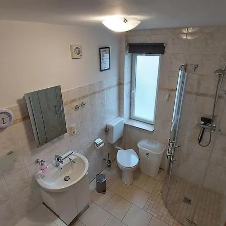 Hébergement de vacances Renoviertes Ferienhaus In Ruhiger Lage Am Schweriner See