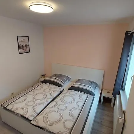 Renoviertes Ferienhaus In Ruhiger Lage Am Schweriner See Hébergement de vacances *